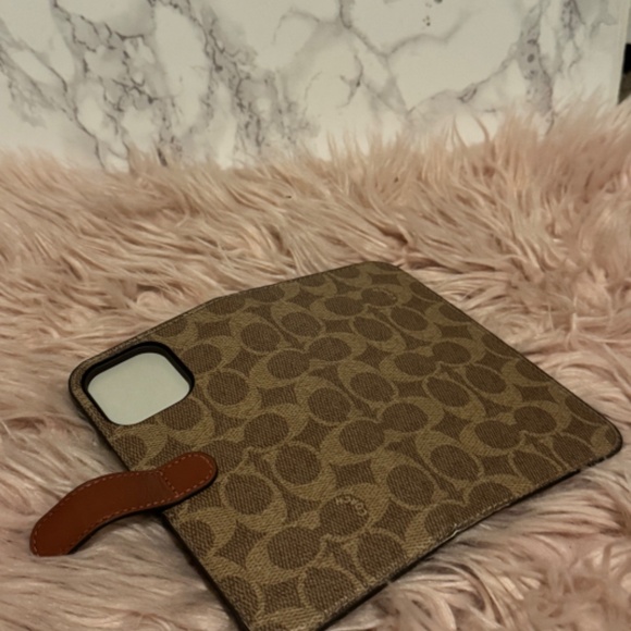 Coach Brown and Tan Phone Case - Picture 4 of 6